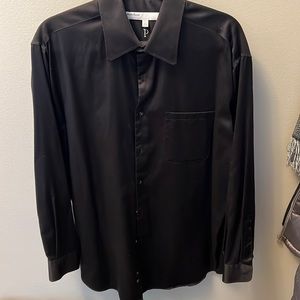 Excellent condition Perry Ellis black button up. Slight sheen.
